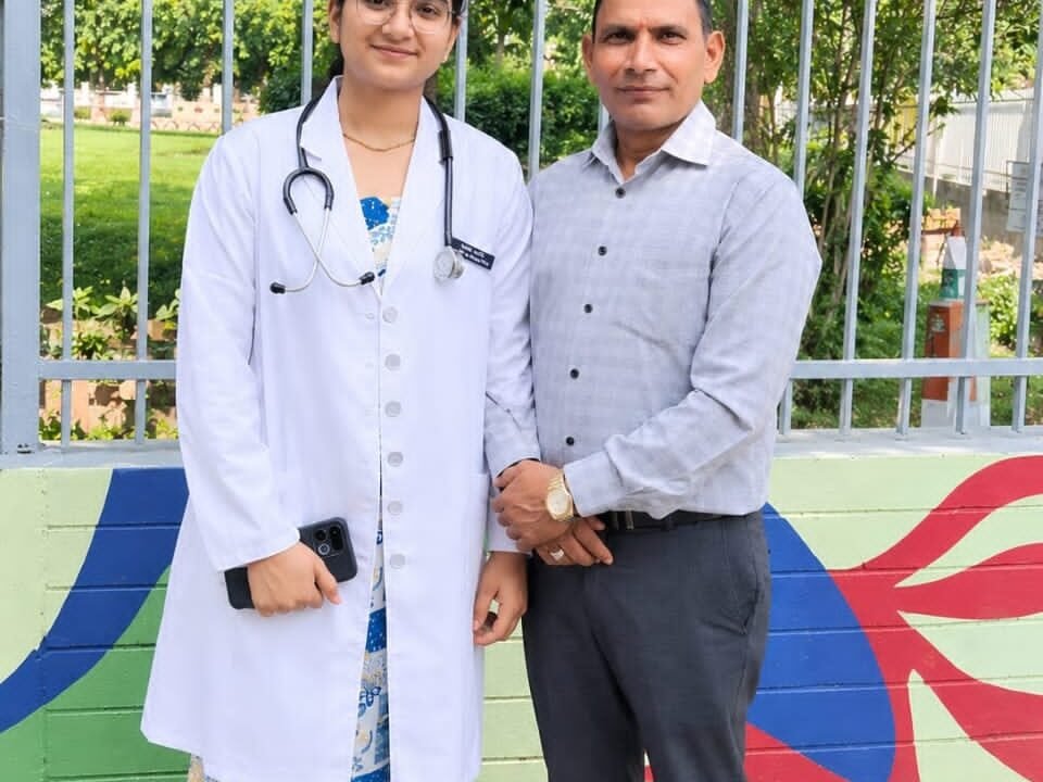 गगनदीप भारती का इंडियन आर्मी सुपरीटेंडेंट इनकम टैक्स, के पद पर झंडा गाड़ने के बाद, बुलबुल भारती ने चिकित्सा क्षेत्र में किया परिवार का नाम रोशन।