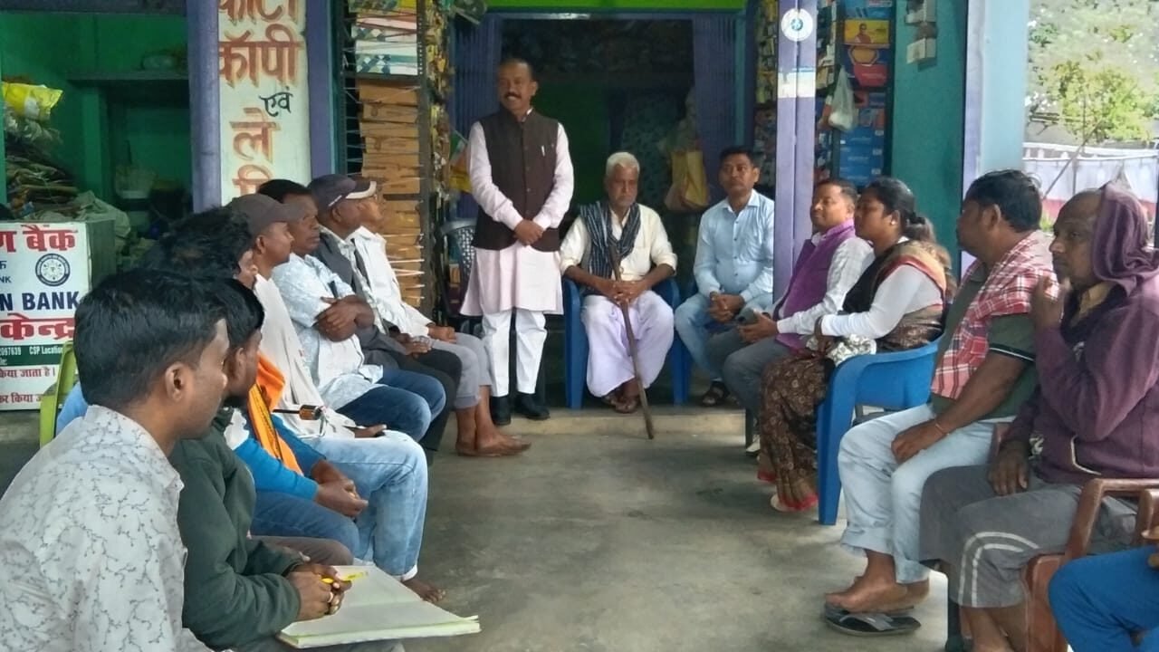 भाजपा जोन्हा मंडल कार्यालय में गुरुवार को मंडल अध्यक्ष बसंत कुमार सुंडी की अध्यक्षता में बैठक हुई, नवंबर को मोरहाबादी पहुंचेंगे भाजपा कार्यकर्ता !