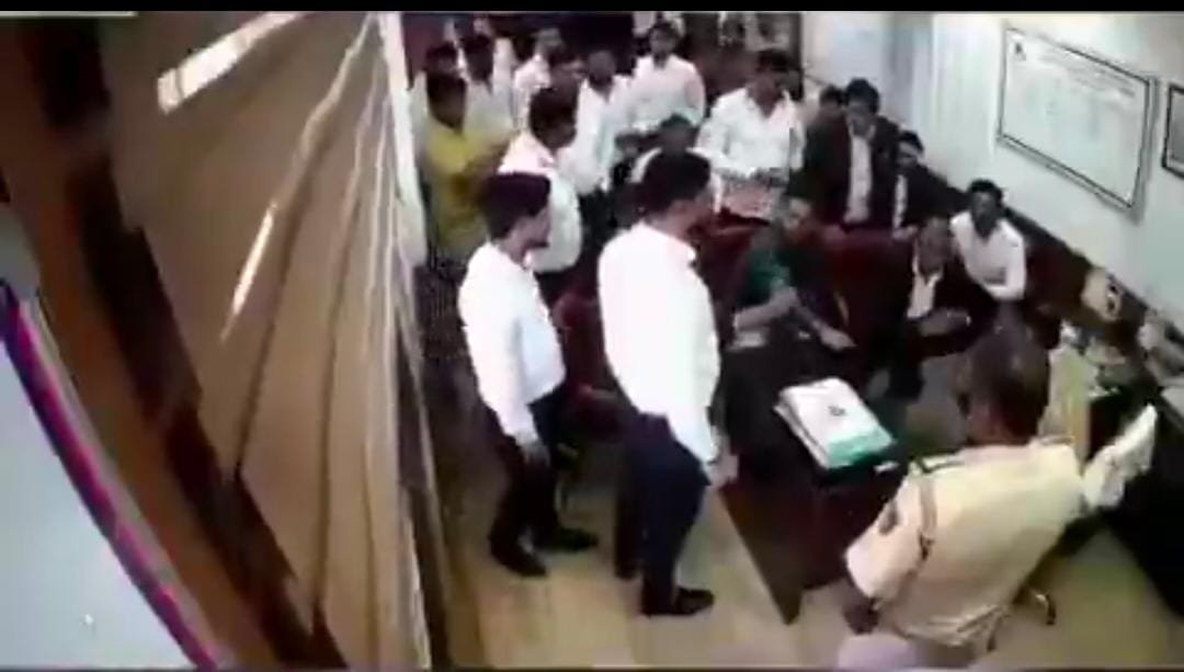 थानेदार के कमरे में गाली-गलौज और धमकी का वायरल वीडियो! शाहदरा पुलिस महकमे में मचा हड़कंप !