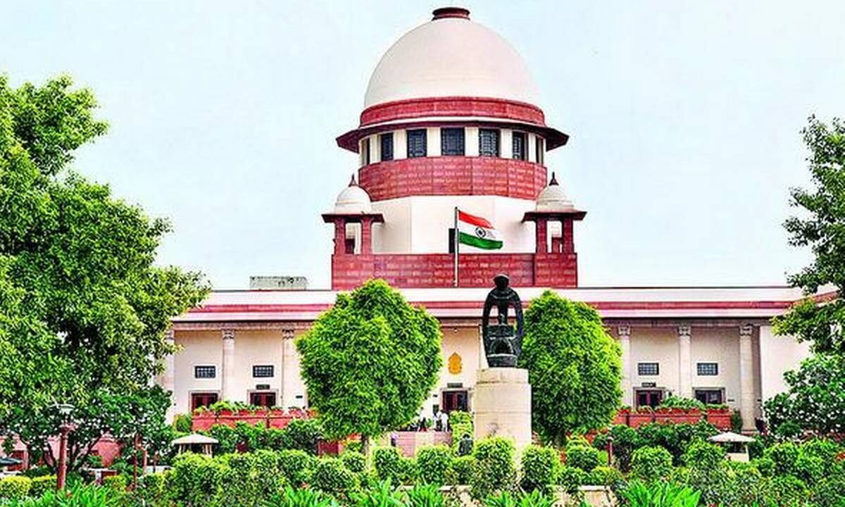 उच्चतम न्यायालय ने भारत के प्रधान न्यायाधीश सूर्यकांत की अदालत में मामलों की तत्काल सुनवाई के लिए किए जाने वाले अनुरोधों के सीधे प्रसारण पर बुधवार को रोक लगा दी।