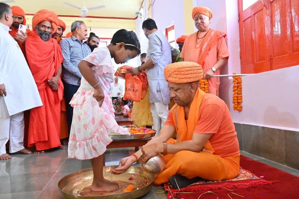 सनातन परंपरा ने सदैव मातृशक्ति की सुरक्षा, सम्मान और गरिमा को सर्वोच्च स्थान दिया है। नवरात्रि में कन्याओं का पूजन इसी भावना का प्रतीक है।